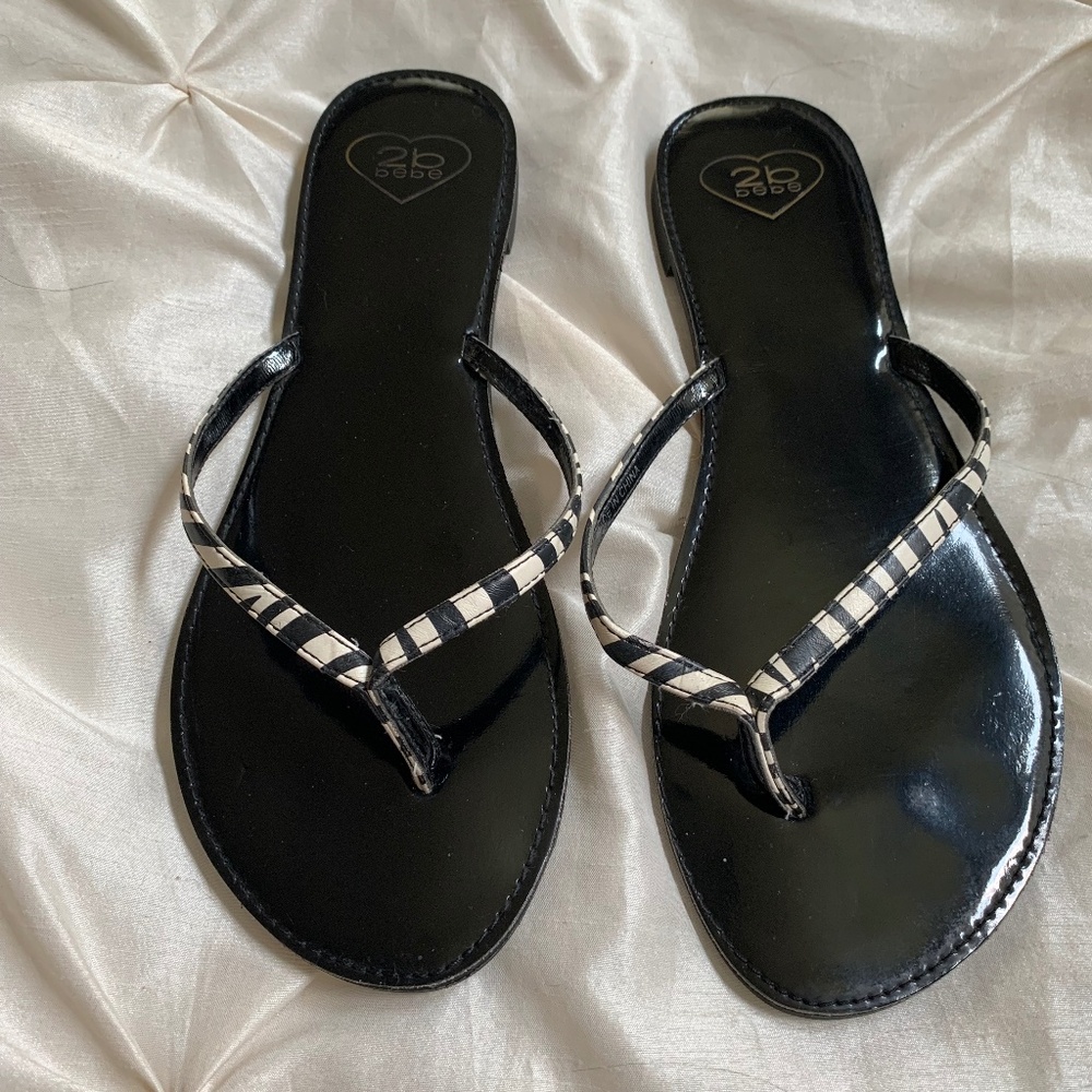Bebe Black/Ivory Thong Flat Sandals sz 8.5 - Picture 1 of 5